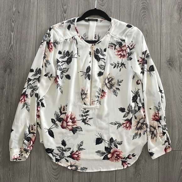 Dynamite floral blouse. - Picture 1 of 5